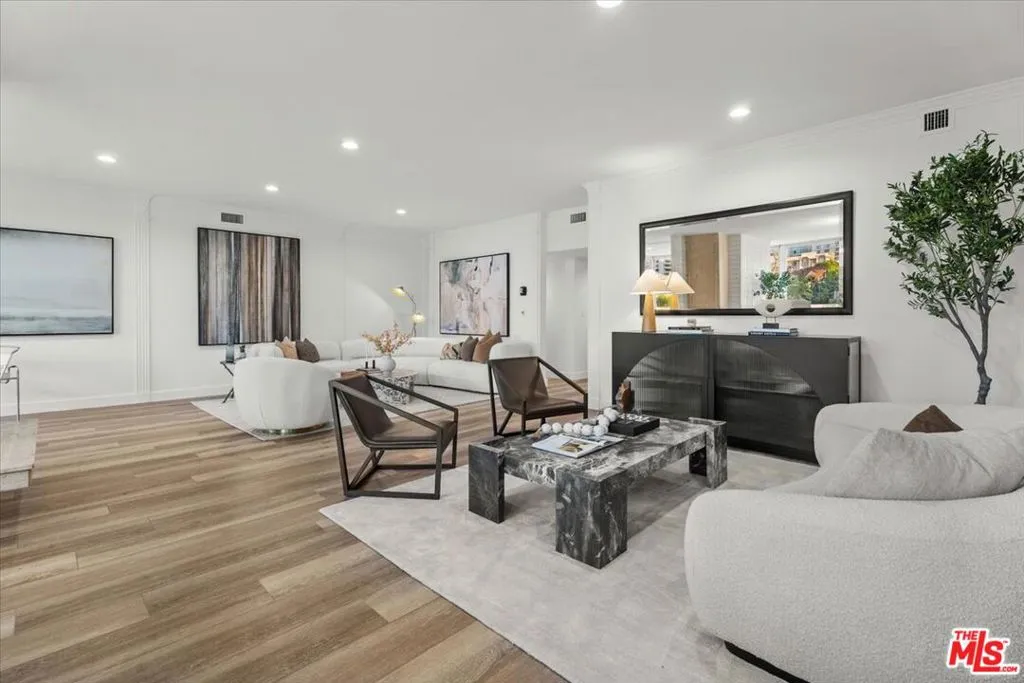 1333 S Beverly Glen Boulevard 405, Los Angeles, California 90024 home-pic-1